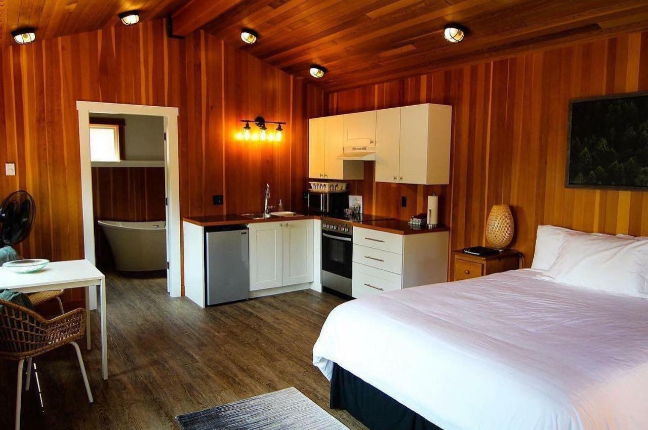 Gowlland Harbour Resort Heriot Bay Buitenkant foto