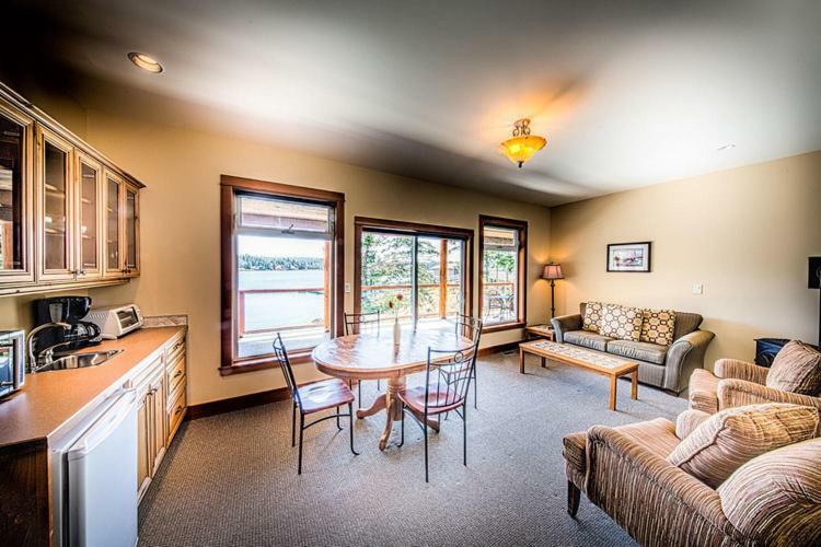 Gowlland Harbour Resort Heriot Bay Buitenkant foto